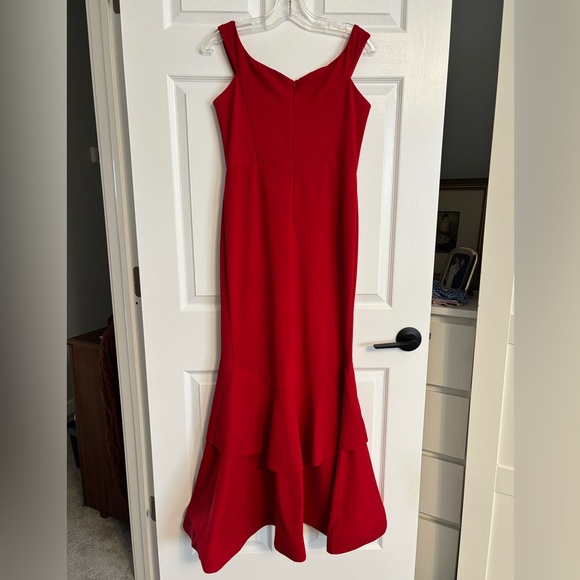 Elegant Red Evening Dress - Picture 1 of 5
